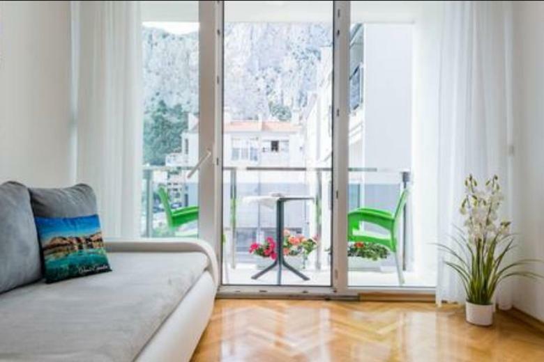 Granny Mira Apartment Omiš Exterior foto