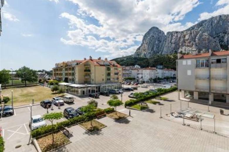 Granny Mira Apartment Omiš Exterior foto