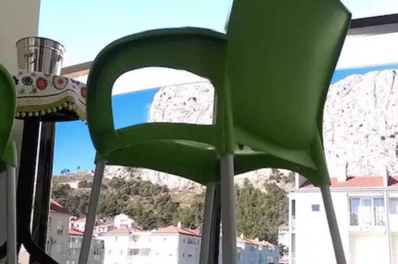 Granny Mira Apartment Omiš Exterior foto